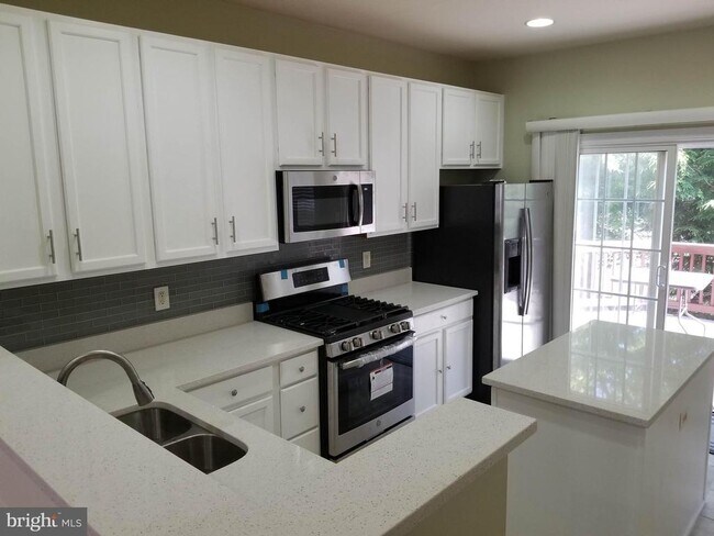 Building Photo - 11453 Log Ridge Dr