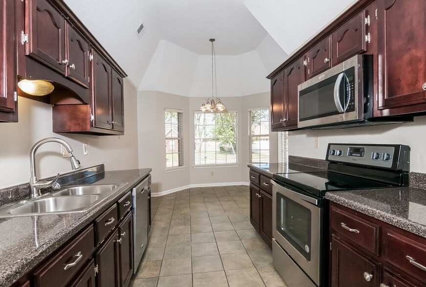 Building Photo - 8682 Cat Tail Dr