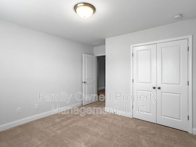 Building Photo - 302 Red Leaf Blvd