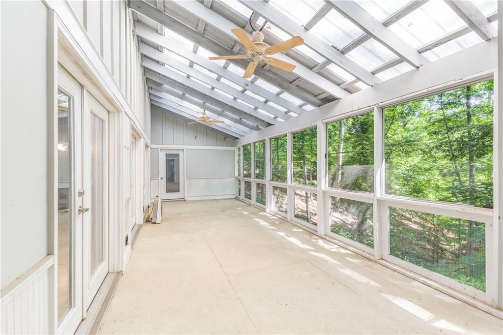 Building Photo - 6567 Tahiti Way