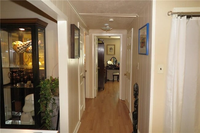 Building Photo - 1310 Pine St