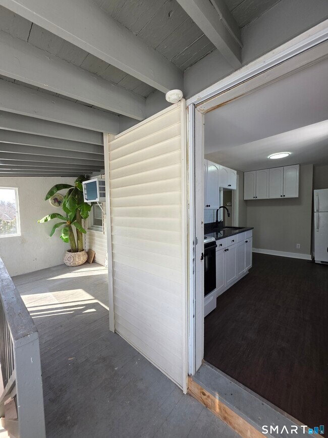 Building Photo - 396 W Main St