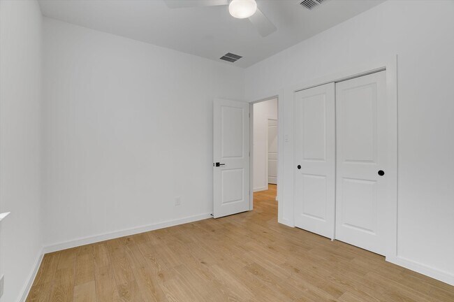 Building Photo - 8438 Bay Rdg Cir