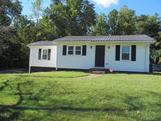 Building Photo - Pinnacle area