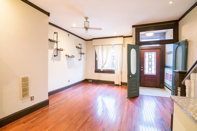 Building Photo - Charming Three Bed Point Breeze Townhome
