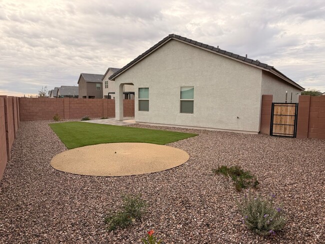 Building Photo - 3 Bedroom, 2 Bathroom