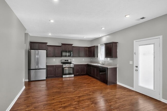 Building Photo - 520 Sunflower Dr