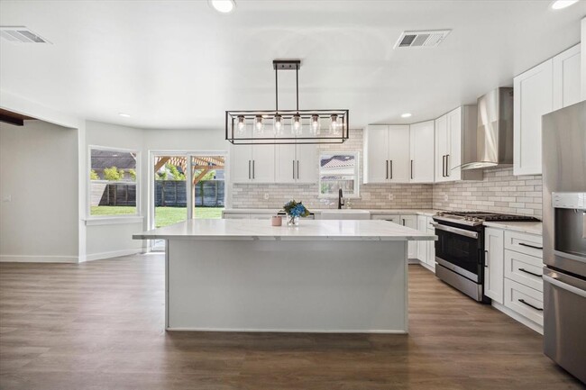 Primary Photo - 1314 Bridle Spur Ln