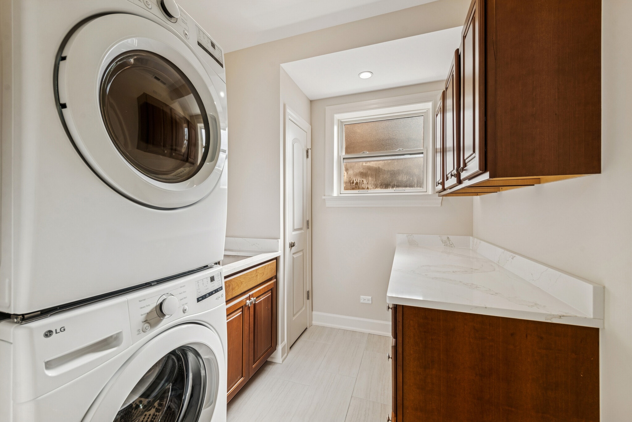 LAUNDRY - 2705 W Ardmore Ave