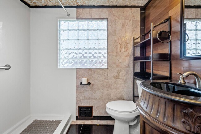 Building Photo - SCORE 50% OFF 1ST MONTH'S RENT IF SIGNED BY APRIL 3! Amazing 2 bedroom home in Clairton available...