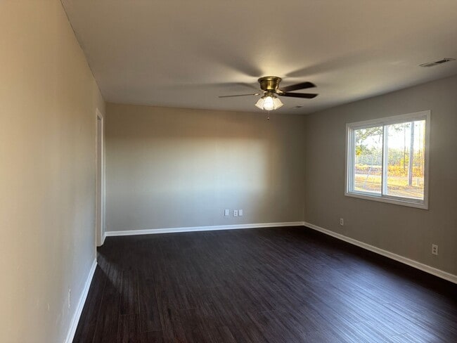 Building Photo - Cozy rural home