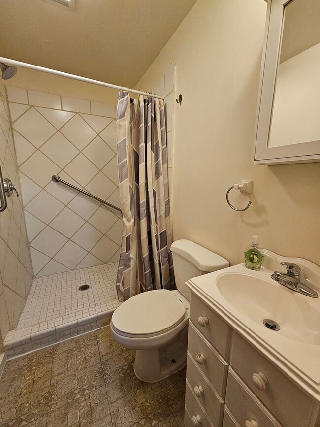 Building Photo - (3) Bed/(2) Bath with Storm Shelter and Mowing Included! Avail NOW!