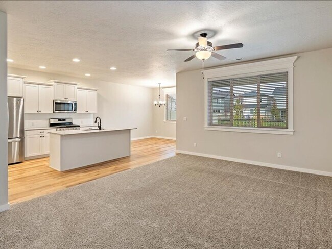 Building Photo - Free September Rent!  Beautiful Newer 4 Bed, 3 Bath located in the heart of Meridian - available ...