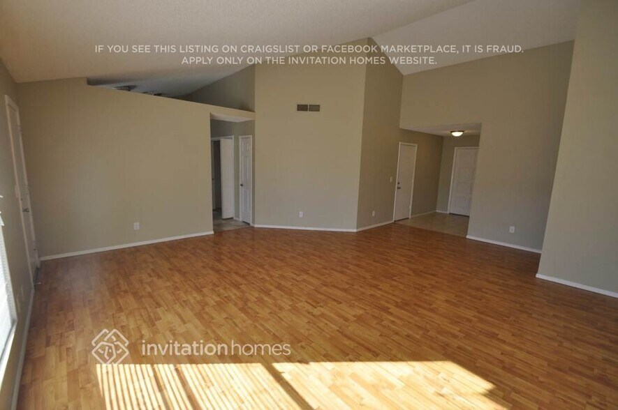 Building Photo - 8939 W Vogel Ave