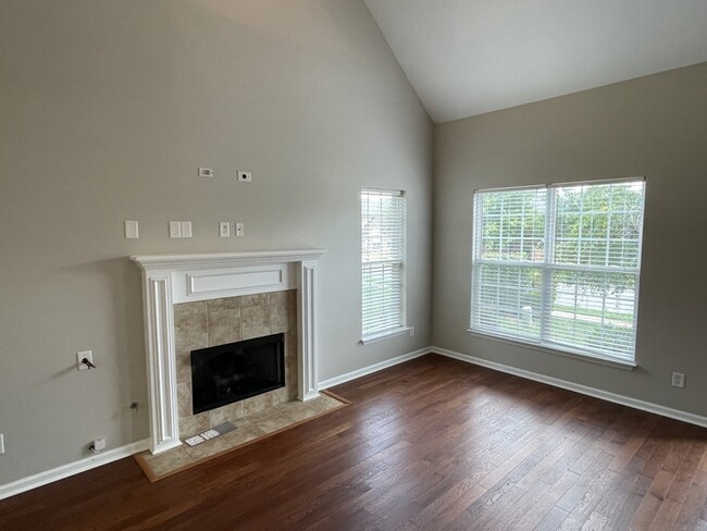 Building Photo - Saundersville Station home with renovation...