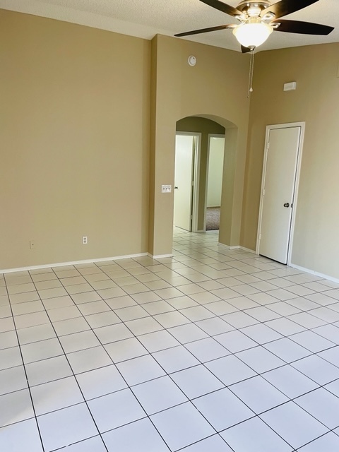 Building Photo - HOUSE FOR RENT