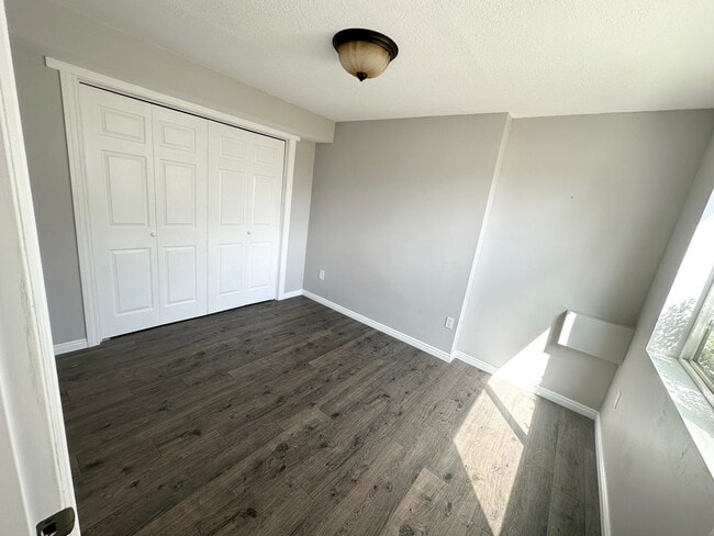 Building Photo - 4 Bedroom/3.5 Bathroom Lehi