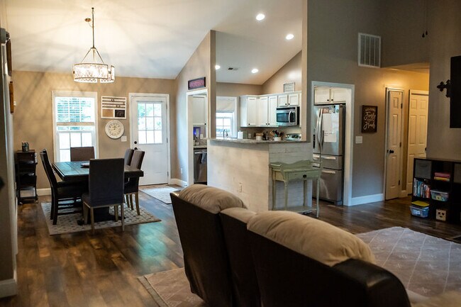 Building Photo - 276 Blue Creek Farms Drive