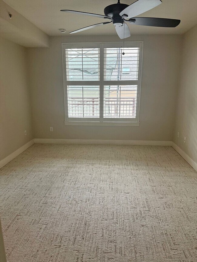 Building Photo - 2-Bedroom, 2 Bath Unit for Rent in Denver, CO | Fitness center & Modern Kitchen