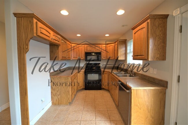 Building Photo - 3 Bedroom in East Springfield!