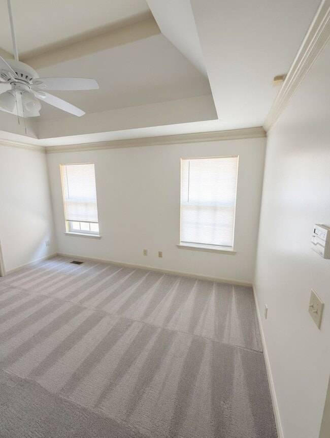 Building Photo - Spacious and beautiful Hendersonville home