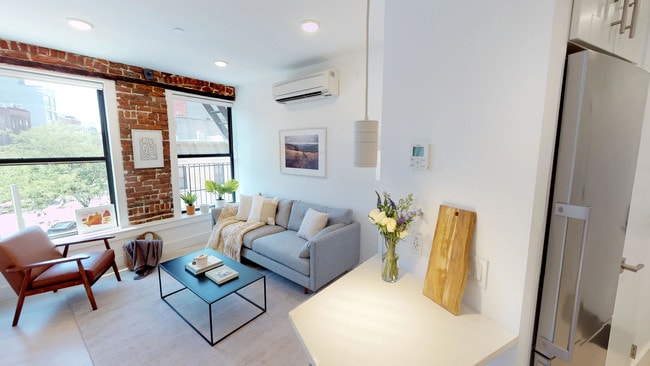 Building Photo - Common Classon (Furnished Rooms)