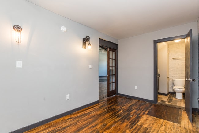 Building Photo - 1813 N Howard St