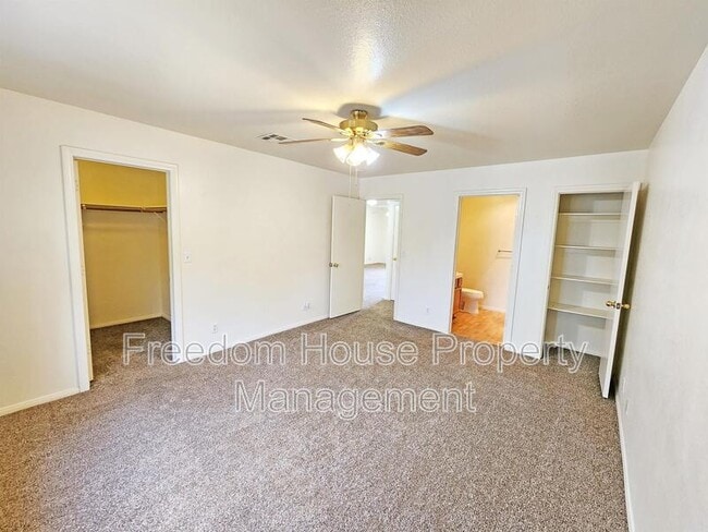 Building Photo - 561 Bourbon St