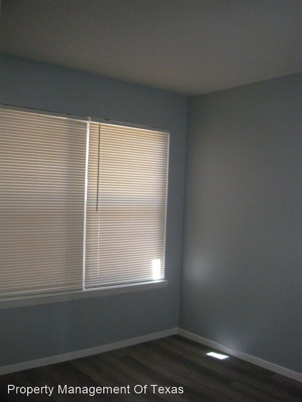 Building Photo - 3400 Speedway-