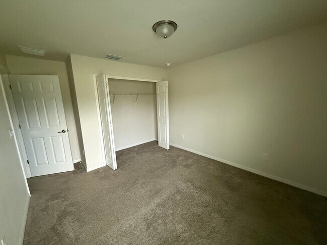 Building Photo - 3BR/2BA Home in Marion Oaks – Spacious Lot...