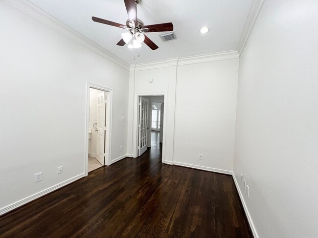 Building Photo - Stunning 4/3/2 Townhome in the Museum District !!!