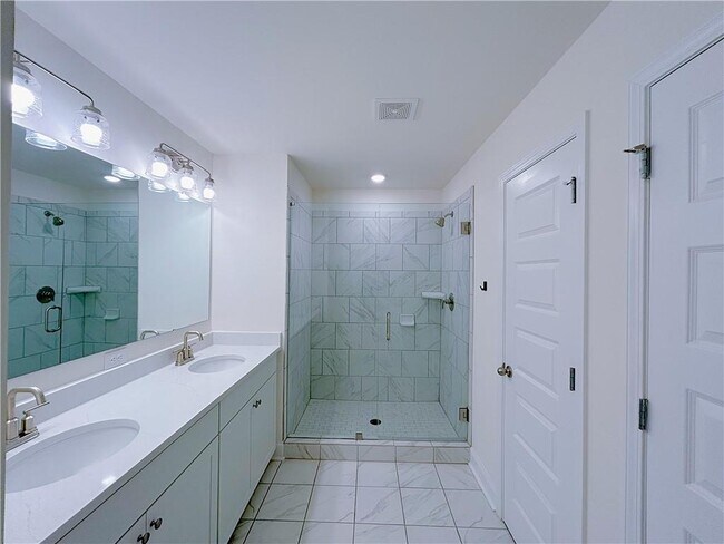 Building Photo - 1297 Ascot Ter