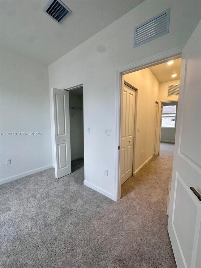 Building Photo - 35702 SW 178th Ct