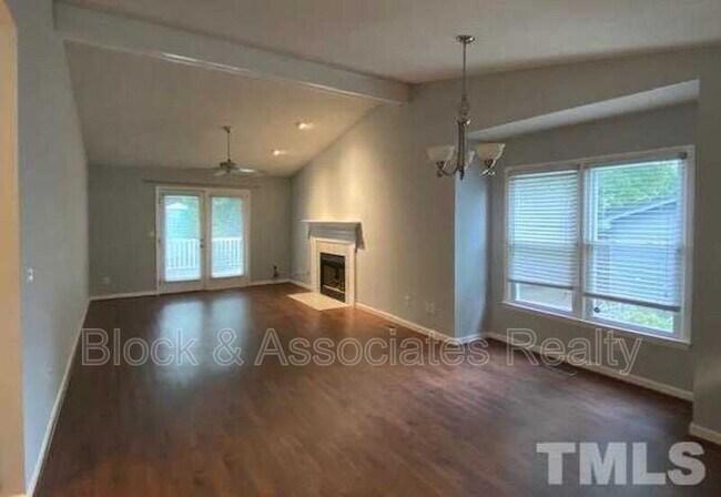 Building Photo - 3612 Pine Knoll Dr