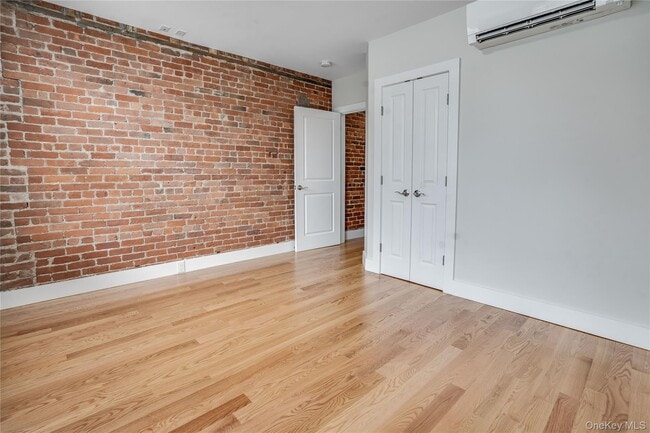 Building Photo - 16 S Division St