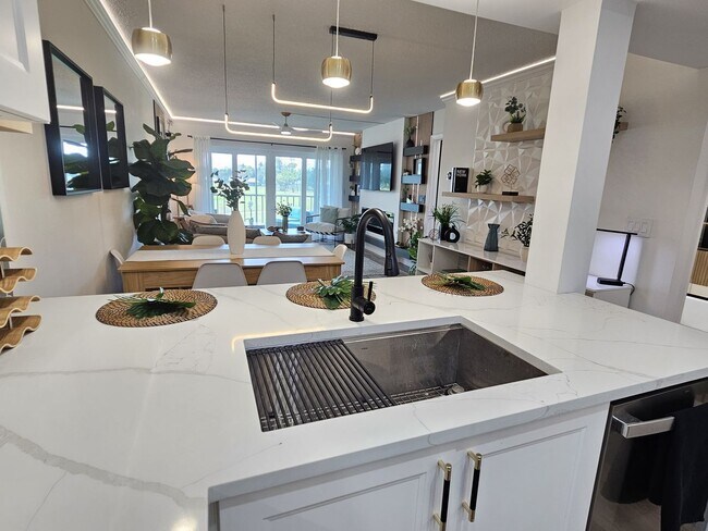 Building Photo - Gorgeous Seasonal Short-Term 2 Bedroom 2 Bathroom 2nd Floor Condo with Golf Transfer at Farmingto...