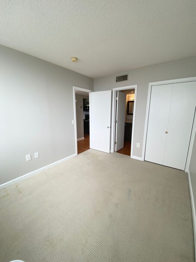 Building Photo - wh703