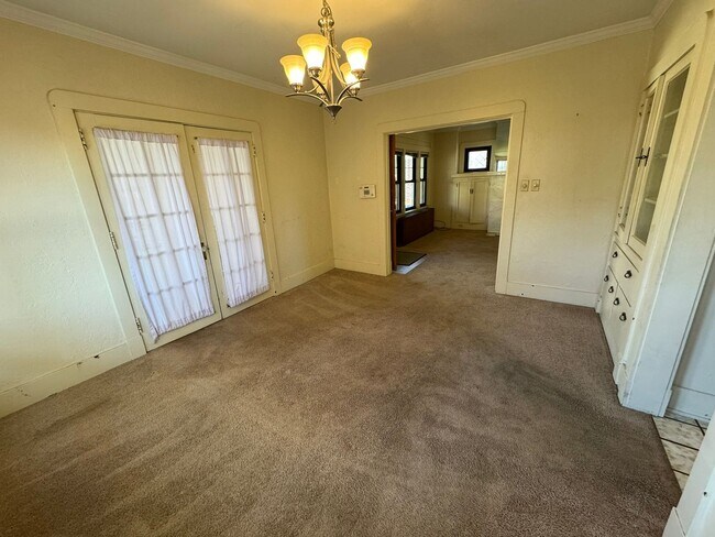 Building Photo - Mary Lou Molnar 111