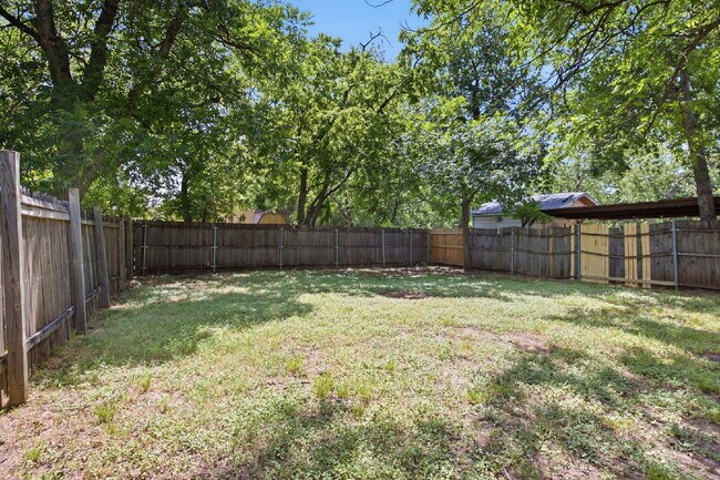 Building Photo - "Charming 2-Bedroom Duplex in White Settlement!"