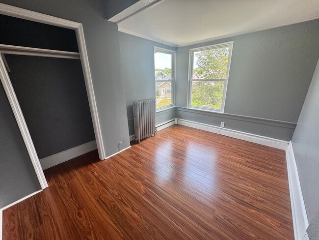 Building Photo - Stunning Renovated 6-Bedroom Home Near Dow...