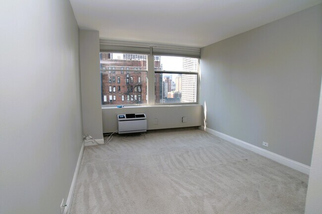Building Photo - 30 E Elm St