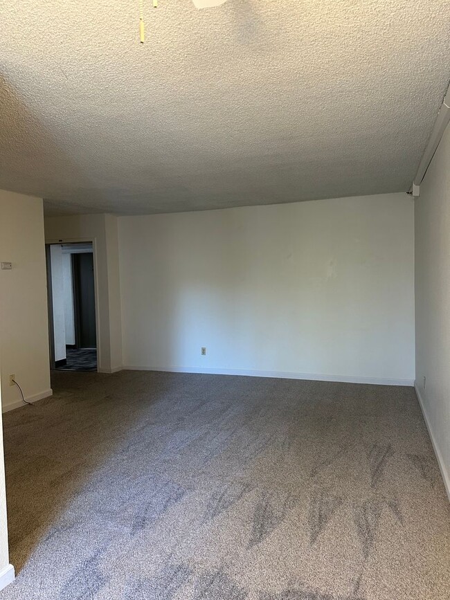 Building Photo - LA MESA GEM...MOVE IN READY! SPACIOUS 1-BE...