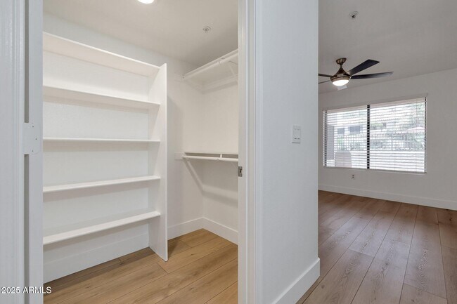 Building Photo - 9990 N Scottsdale Rd