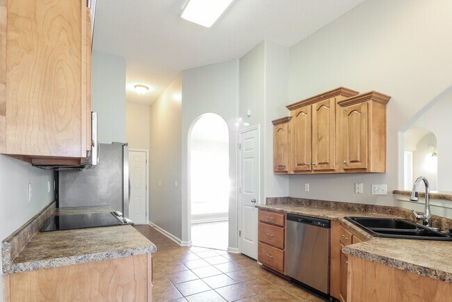 Building Photo - 8785 Oak Grove Blvd