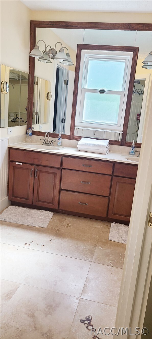 Building Photo - 10906 W Cove Harbor Dr