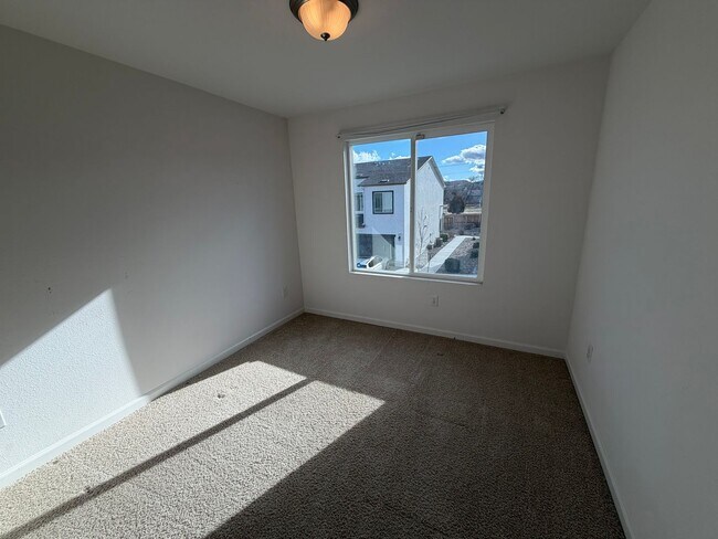 Building Photo - Low Maintenance 3 Bedroom Home in South Reno!