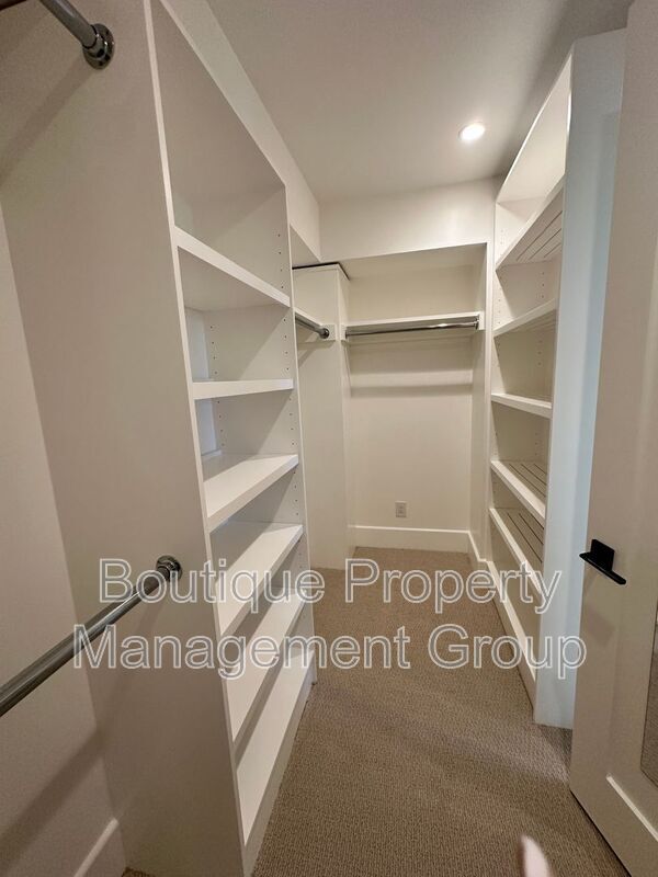 Building Photo - 514 Avocado Ave