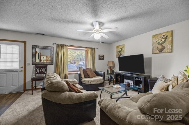 Building Photo - 1614 Bradford Ct