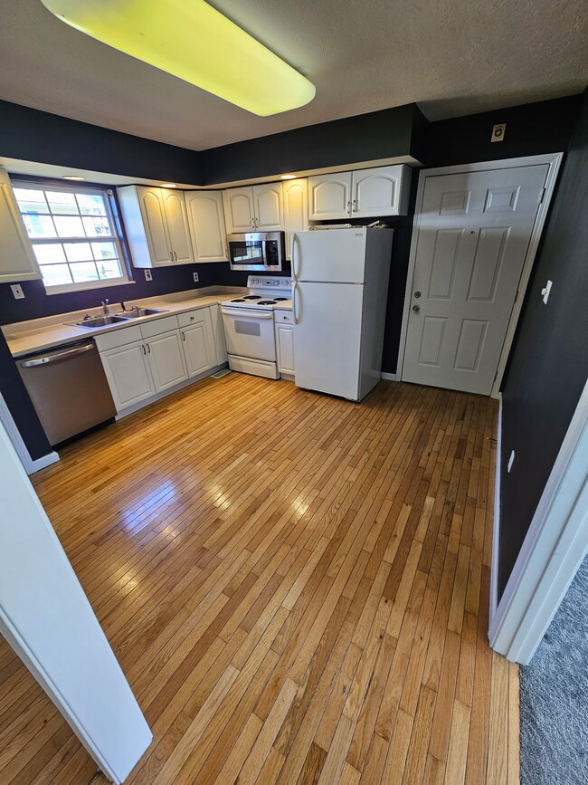 Building Photo - 4426 High School Rd