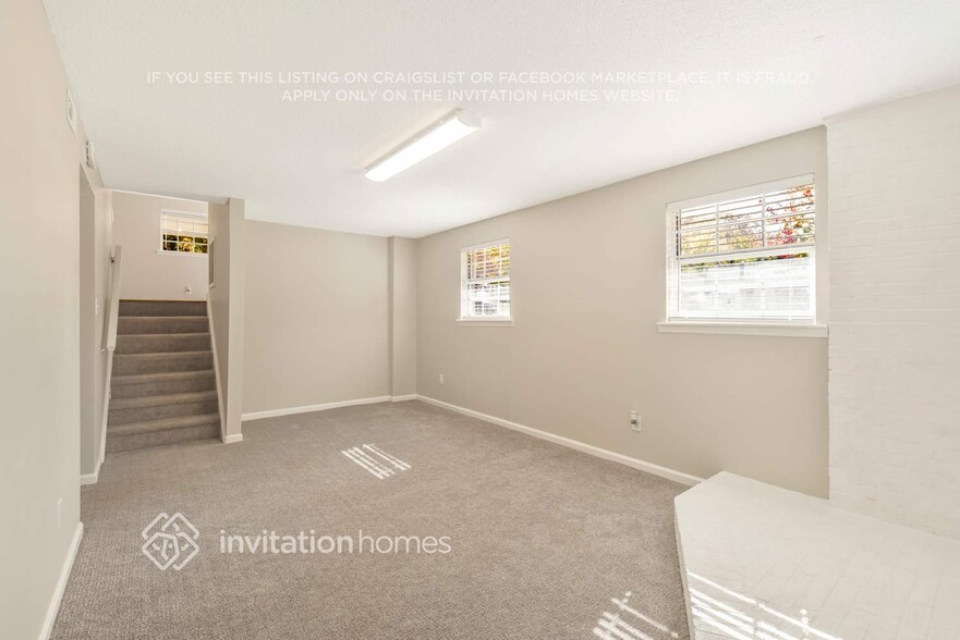 Building Photo - 112 Rockledge Dr